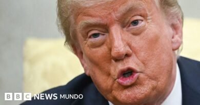 Trump amenaza a Rusia con aranceles del 100% si no llega a un acuerdo de paz con Ucrania en los próximos 50 días y anuncia el envío de más armas a Kyiv - BBC News Mundo