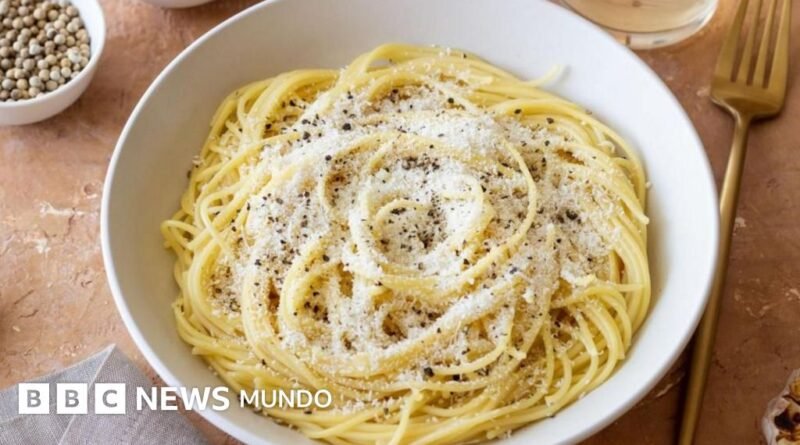 Cacio e pepe: la receta de pasta de una popular web británica que indigna a Italia - BBC News Mundo