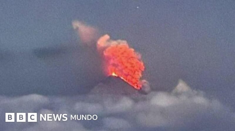 Entra en erupción un volcán en Rusia  tras el potente terremoto que provocó evacuaciones y alertas de tsunami - BBC News Mundo