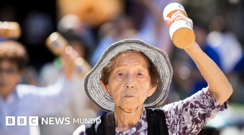 Japón pierde casi 1 millón de habitantes en un año, el mayor descenso de población en más de medio siglo - BBC News Mundo