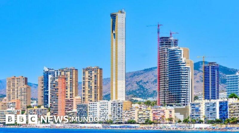 La fascinante historia de Benidorm, el pueblo de pescadores que terminó convertido en la ciudad española con más rascacielos - BBC News Mundo