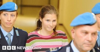 La polémica por la nueva serie de Amanda Knox, la estadounidense que fue condenada y absuelta en Italia por el asesinato de su compañera de casa  - BBC News Mundo