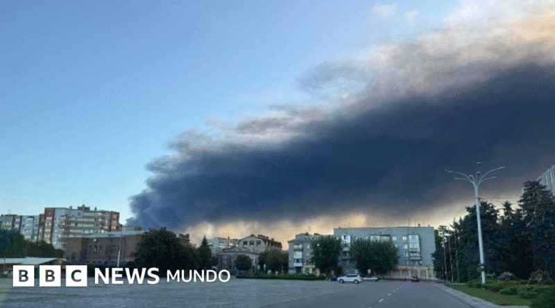 Por qué Rusia sigue bombardeando una refinería de petróleo de Ucrania que ya está destruida - BBC News Mundo