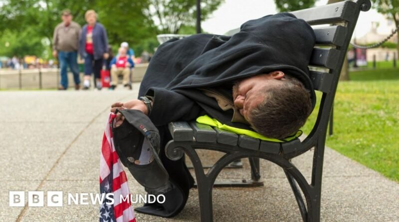 Por qué en EE.UU., el país más rico del mundo, no para de aumentar el número de personas sin hogar - BBC News Mundo