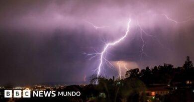 Qué son las tormentas secas y qué papel tienen en los incendios que asolan parte de España - BBC News Mundo