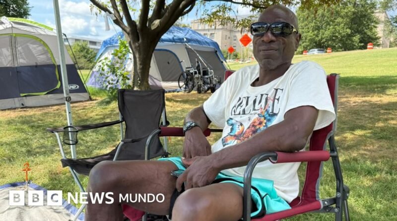 Trump publicó una foto en la que aparezco sentado junto a mi carpa y luego llegó la excavadora - BBC News Mundo