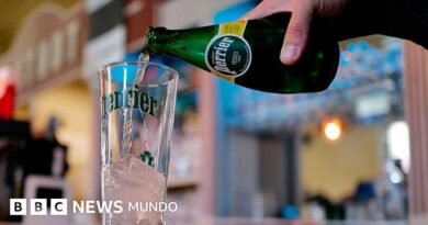 ¿Es Perrier tan pura como afirman? El escándalo por el agua embotellada que sacude a Francia - BBC News Mundo