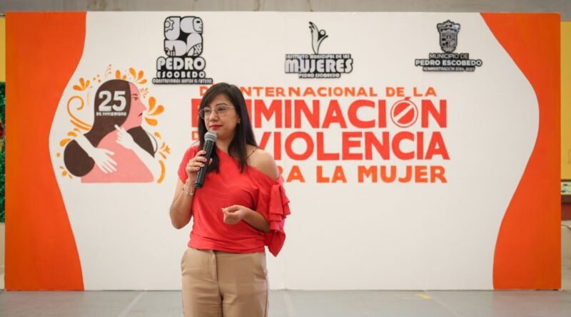 Más de 250 mujeres participan en ponencia sobre prevención de la violencia en el marco del 25N