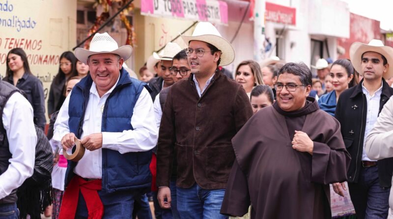 Chepe Guerrero y autoridades eclesiásticas encabezan la Pega de Bando; inician las Tradicionales Fiestas de Febrero 