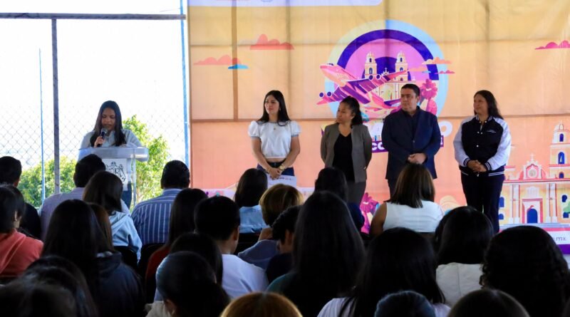 Entrega Municipio Recursos de Charreada Universitaria a Escuela de Bachilleres de UAQ Colón