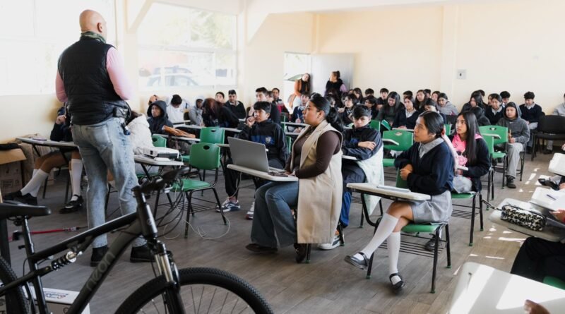 Secretaría de Movilidad de El Marqués imparte cursos de cultura vial en El Lobo y Agua Azul