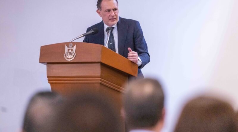 Toma Gobernador protesta al Consejo de Notarios de Querétaro 