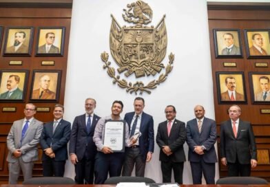 Reconoce Gobernador a empresarios queretanos 