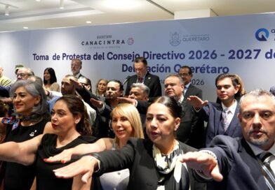 Mauricio Kuri toma protesta al Consejo Directivo de la CANACINTRA Querétaro 
