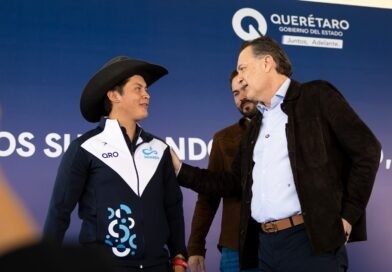 Abandera Gobernador a delegación queretana rumbo a la Olimpiada Nacional CONADE 2026