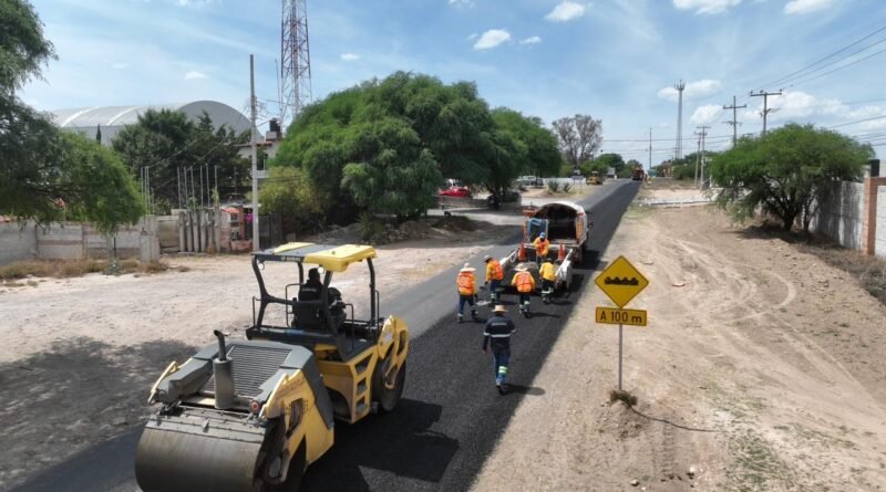 Rehabilita CEI la Carretera Estatal 127 acceso a Santillán en Tequisquiapan