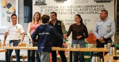 Pedro Escobedo reconoce a deportistas de alto rendimiento y anuncia beca para impulsar su talento