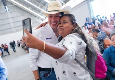 Encabeza Rodrigo Monsalvo evento “Mujeres de Pie” en apoyo a las marquesinas