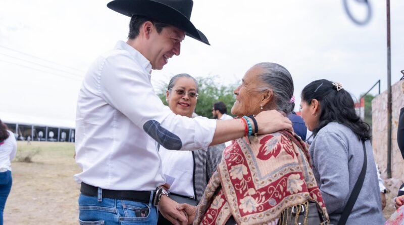 Encabeza Rodrigo Monsalvo festejos por el Día de las Madres en Chichimequillas