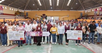 Beto Nava destaca que la educación es la mejor inversión durante entrega de Becas Rita Cetina en Pedro Escobedo
