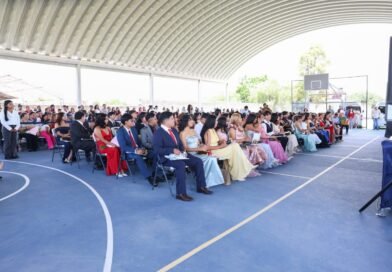 Beto Nava reconoce el esfuerzo de estudiantes y familias durante graduación de la Escuela de Bachilleres UAQ Campus Pedro Escobedo