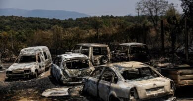 Casavieja, el pueblo abulense que estuvo rodeado por el incendio: “Las llamas bajaron como lenguas de fuego por la montaña”