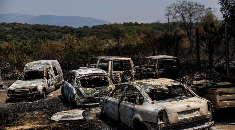 Casavieja, el pueblo abulense que estuvo rodeado por el incendio: “Las llamas bajaron como lenguas de fuego por la montaña”