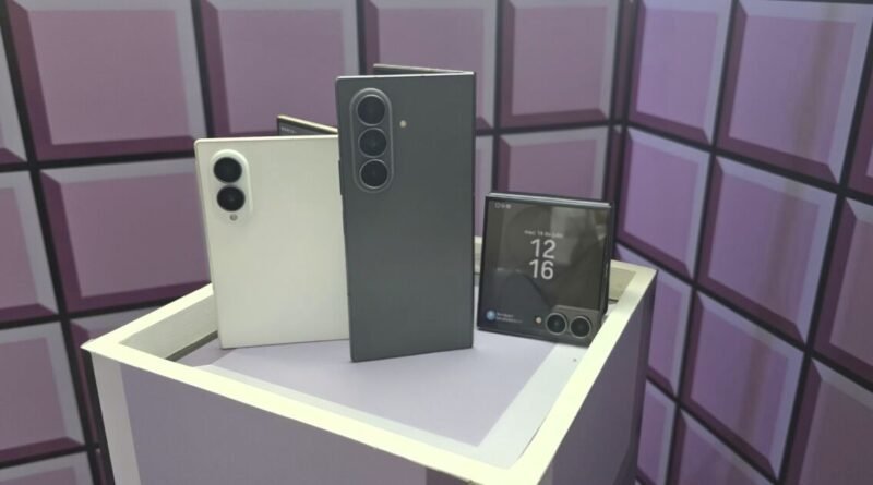 Comprar el Samsung Galaxy Fold8 Ultra cuesta más de un año de canastas básicas para una familia mexicana