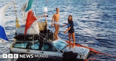 Cruzamos el Atlántico en dos coches flotantes para cumplir el sueño de mi padre moribundo - BBC News Mundo