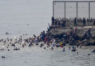 El Gobierno moviliza al Ejército de Tierra desplegado en Ceuta ante la magnitud de la crisis