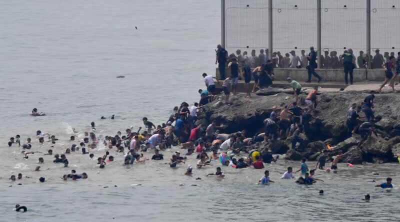 El Gobierno moviliza al Ejército de Tierra desplegado en Ceuta ante la magnitud de la crisis