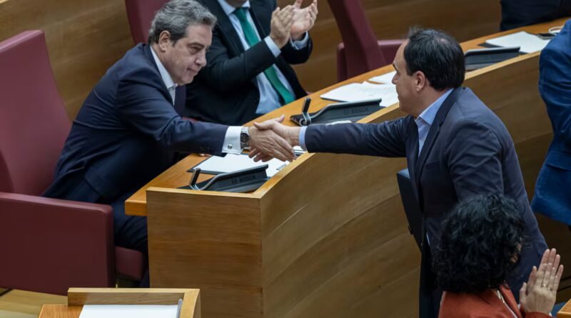 El PP se pliega a Vox y Les Corts Valencianes aprueban los primeros presupuestos en España que incluyen la “prioridad nacional”