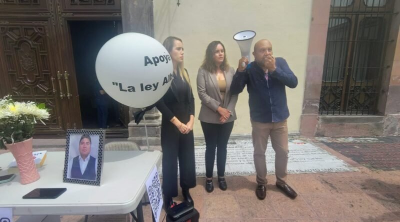 En Querétaro hay un caso como del maestro Alberto - RR Noticias