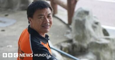 Escribía versos entre entrega y entrega: el repartidor de comida que ganó uno de los mayores premios literarios de China - BBC News Mundo
