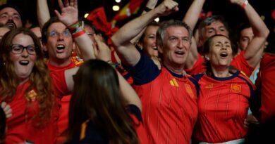 Feijóo ante el Papa y la Roja