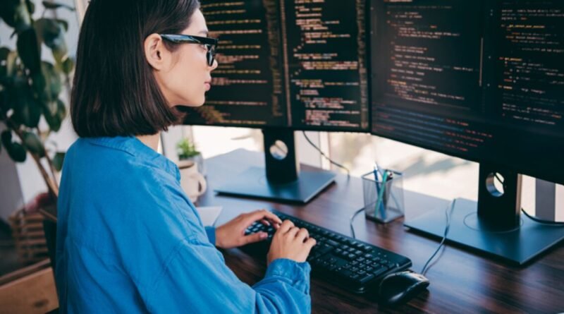 La IA amenaza más a las programadoras junior: tienen tres veces más riesgo que los hombres