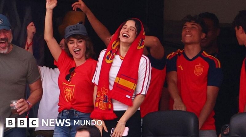 La cantante Rosalía pide perdón tras compartir en sus redes un video considerado ofensivo en Argentina después de la final del Mundial - BBC News Mundo