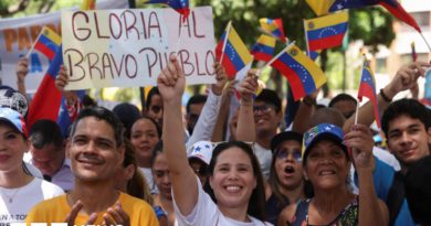 La oposición en Venezuela realiza las primeras manifestaciones tras el doble sismo y al cumplirse dos años de las elecciones presidenciales de 2024 - BBC News Mundo