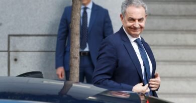 La semana que dejó a Zapatero aislado en la red de Plus Ultra
