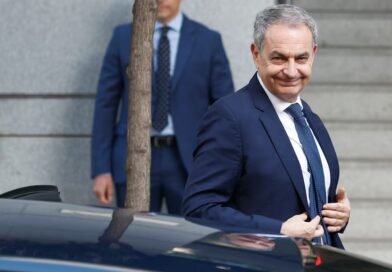 La semana que dejó a Zapatero aislado en la red de Plus Ultra