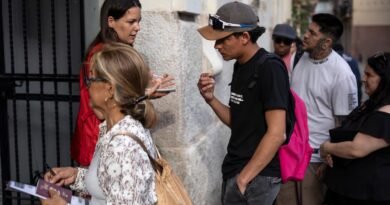 Migraciones pide apoyo a las oficinas de extranjería para evitar más retrasos en la regularización