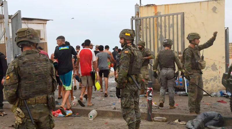 Miles de personas regresan a Marruecos tras cruzar la frontera con Ceuta