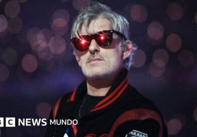 Muere a los 50 años el DJ francés Kavinsky, autor del clásico electrónico “Nightcall” - BBC News Mundo