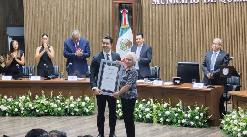 Municipio entrega preseas y homenaje póstumo a queretanas y queretanos comprometidos con la grandeza de la capital - RR Noticias