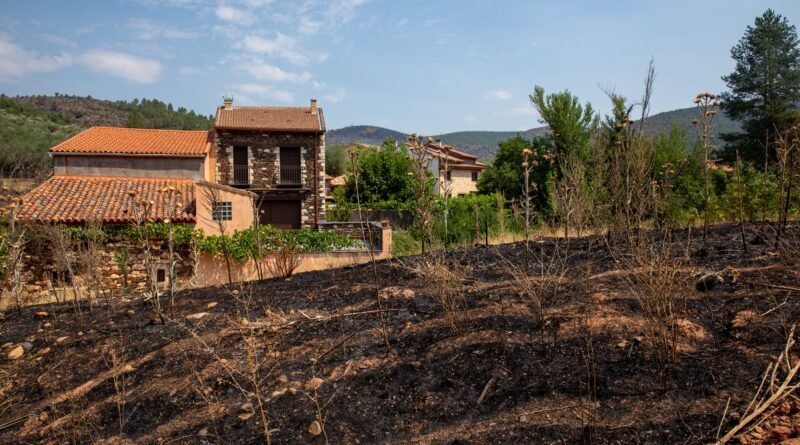 Realojados 9 de los 34 municipios evacuados por el fuego de La Mierla mientras se investiga la cosechadora que lo causó