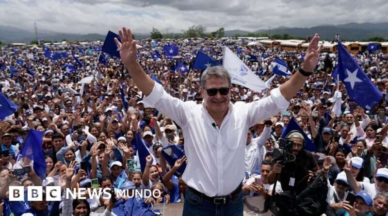 Regresa a Honduras Juan Orlando Hernández, expresidente indultado por Trump tras condena por narcotráfico - BBC News Mundo