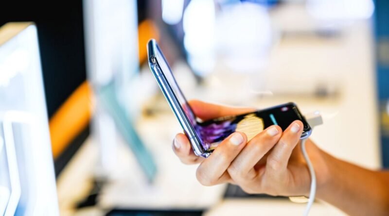 Samsung, Honor y Motorola se 'encaprichan' con los celulares plegables, aunque su precio no baja en México