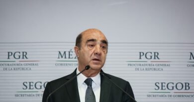 Un juez cambia la prisión domiciliaria a Murillo Karam por un grillete electrónico