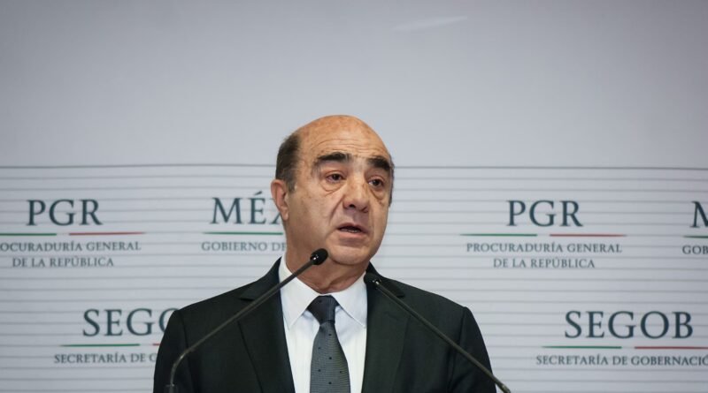 Un juez cambia la prisión domiciliaria a Murillo Karam por un grillete electrónico