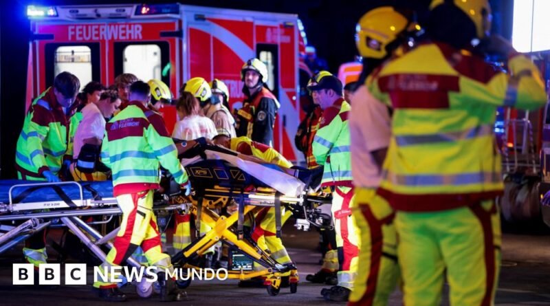 Un muerto y 15 heridos en la Marcha del Orgullo en Berlín después de que un vehículo arrollara a la multitud - BBC News Mundo